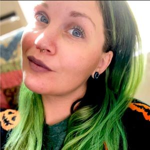 Meet your Posher, Caitlin